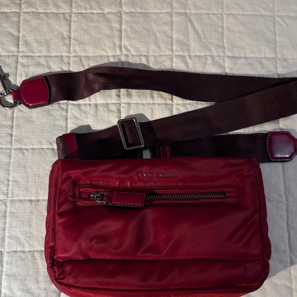 Marc Jacobs Crossbody
Merlot - Picture 1 of 8